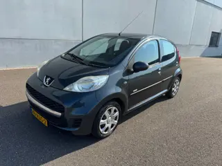 Peugeot 107 1.0-12V Millesim 200