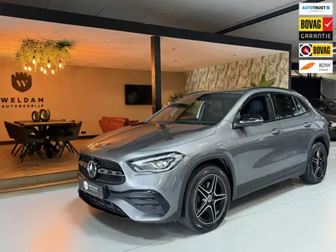 Mercedes-Benz GLA-klasse GLA 250 e AMG Line | Pano | 360° Camera | Sfeer | CarPlay | Keyless | Trekh