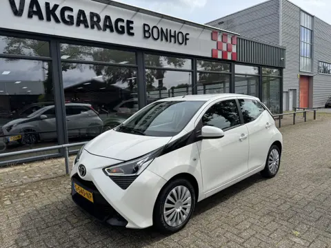 Toyota Aygo 1.0 VVT-i x-play limited CAMERA-LED-AIRCO