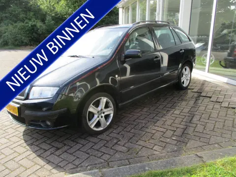 Škoda Fabia Combi 1.4-16V Elegance Kan direct mee! Apk Mei 2027!