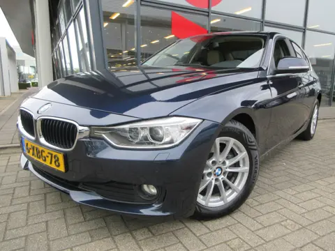 BMW 3-serie 316i Executive | AUTOMAAT | VIERSEIZOENEN BANDEN | LEDER | NAVIGATIE |