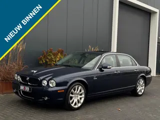 Jaguar XJ 4.2 V8 Executive FULL YOUNGTIMER NAVI SCHUIFDAK LEDER
