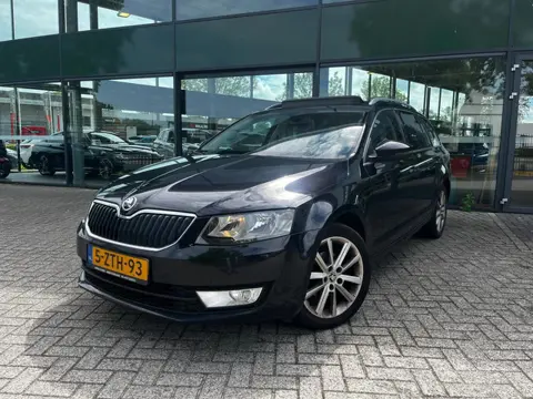 Skoda Octavia Combi 1.6 TDI Ambition Businessline (Automaat, Stoelverwarming, Panoramadak, Parkeerse
