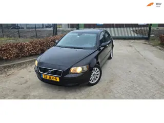 Volvo S40 2.4 Momentum AUTOMAAT CLIMA NAVI PDC NWE DISTRIBUTIERIEM!