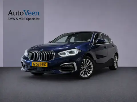 BMW 1-serie 118i High Executive Edition (PANO, LEDER, STOELVERWARMING, LED)
