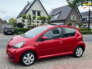 Toyota Aygo 1.0-12V Aspiration Red Navigator NL-AUTO-NAP