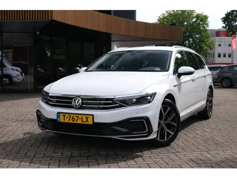 Volkswagen Passat Variant 1.4 TSI PHEV GTE Business|Rijklaar!|ACC|Trekhaak|Massage|Carplay|Camera|Al