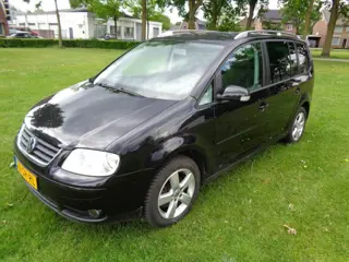 VOLKSWAGEN TOURAN 14-4-2027 a p  k 