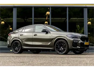 BMW X6 M50i High Executive Pano.dak / Elec.haak (bj 2021)