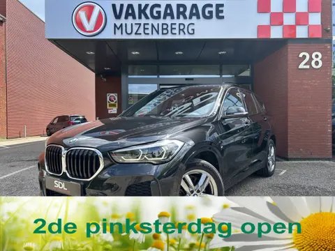 BMW X1 xDrive25e Executive M-Sport 100% SOH!!! // FULL LED // NAVI // SPORTSTOELEN + STOELVERWARMING