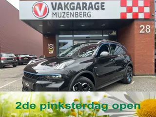Lynk & Co 01 1.5 // INFINITY SOUND // SCHUIF-KANTELDAK // NAVI+CARPLAY // ELEK. ACHTERKLEP // ADAPTI