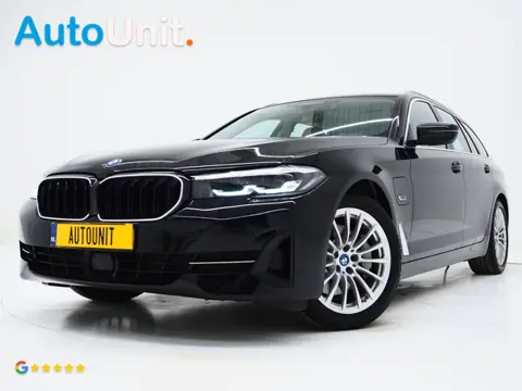 BMW 5 Serie Touring 530e xDrive | LED Grille |  Leder | Camera | Adaptive Cruise | Sfeerlicht | Dode