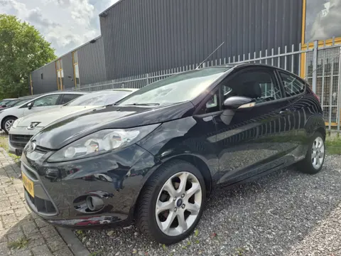 Ford Fiesta BWJ 2012 | 1.25 82PK Trend LEES TEKST | AIRCO | LICHTMETAAL | SPOILER | STUURBEKR |