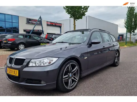 BMW 3-serie Touring 320i PANO CARPLAY NAVI PSENSOR CRUISE 2 X SLEUTELS