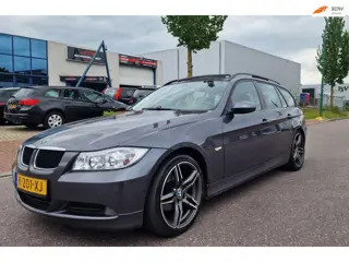 BMW 3-serie Touring 320i PANO CARPLAY NAVI PSENSOR CRUISE 2 X SLEUTELS