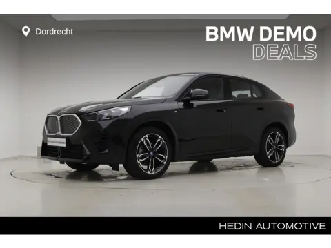 BMW iX2 eDrive20 67kWh | M-Sport | 19" | Voorbereiding Driving Assistant Plus | Camera