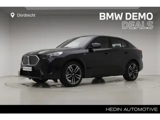 BMW iX2 eDrive20 67kWh | M-Sport | 19" | Voorbereiding Driving Assistant Plus | Camera