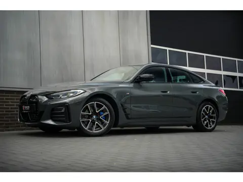 BMW i4 M50 84 kWh 544 pk M-Sportpakket / BTW-Auto/ Dravitgrau/ Harman&Kardon/ Keyless/ Led-Koplamp/ 