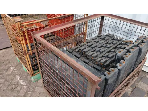 Caterpillar Rubber clip on block pads 700mm set 98 pieces