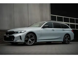 BMW 3 Serie Touring 330e 293 pk xDrive M-Sportpakket / Brooklyn-Grey/ Facelift/ Head-Up/ Pano-Dak/ K