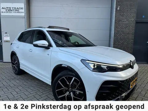 Volkswagen TIGUAN 1.5 eTSI R-Line [Pano|HUD|H&K|StuurVW|Trekhaak]
