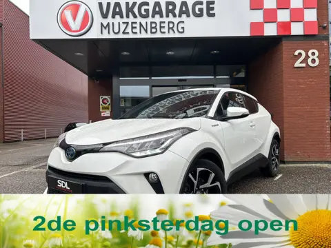 Toyota C-HR 1.8 Hybrid Dynamic 53000KM!! Dealer Auto!! // FULL LED // APPLE CARPLAY / ANDROID AUTO /