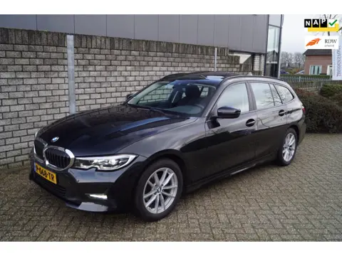 BMW 3-serie Touring 318i Business Edition Autom 156PK 4 Cilinder Panodak Navi Camera Clima Stoelverw