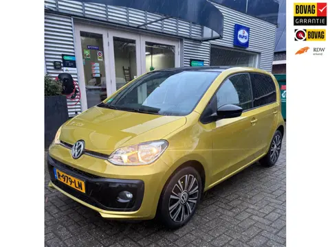 Volkswagen Up! 1.0 BMT high up! Stoelverwarming, Bluetooth, PDC, zwart dak Zeer netjes!