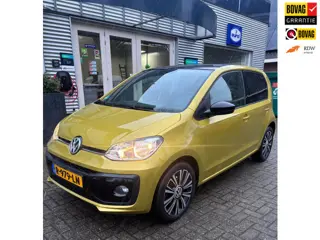 Volkswagen Up! 1.0 BMT high up! Stoelverwarming, Bluetooth, PDC, zwart dak Zeer netjes!
