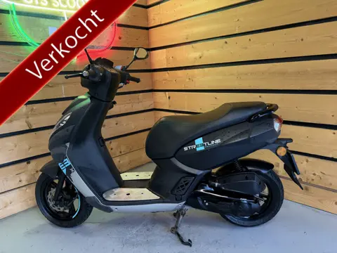 Peugeot Bromscooter Kisbee Black Edition Streetline