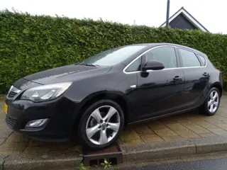 OPEL ASTRA 1.4 COSMO-Cruise-