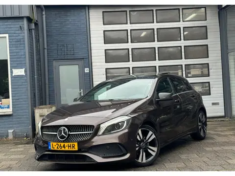Mercedes-Benz A-klasse 180 Prestige | Clima | Navi | Pano-Dak | AMG Pakket
