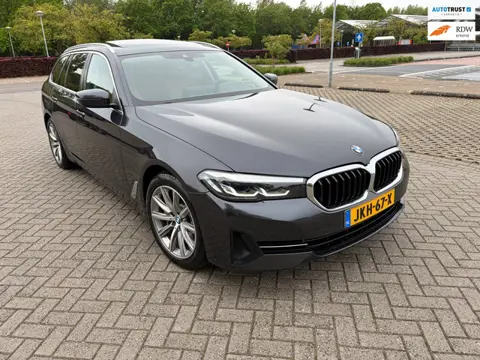 BMW 5-serie Touring 530e Business Edit Pano/TrekH. Zeer mooi