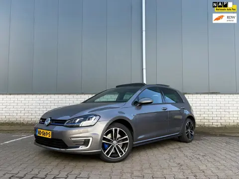 Volkswagen Golf 1.4 TSI GTE-Pano-Leer-Stoelverwarming-Org NL