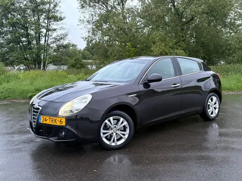 Alfa Romeo Giulietta 1.4 T Distinctive Trekhaak 2e Eigenaar Org NL NW APK