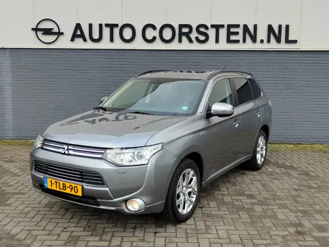 Mitsubishi Outlander 2.0I PHEV Hybride Autom. AWD Trekhaak Camera Schuif-/Kanteldak Navi Ecc Stoelve