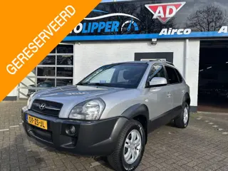 Hyundai Tucson 2.0i Style /Dealer onderhouden/Lm velgen/All season banden/Trekhaak/1e Eigenaar