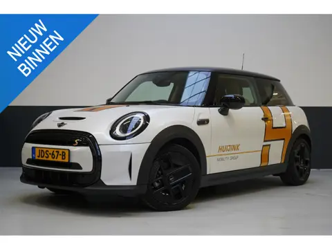Mini Mini Electric Classic 33 kWh | Zwart optiek | Navigatie | Stoelverwarming | Privacy Glass