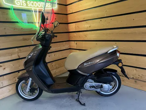 Peugeot Snorscooter Kisbee 4T (bj 2017, automaat)