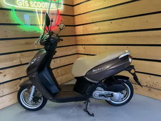 Peugeot Snorscooter Kisbee 4T (bj 2017, automaat)