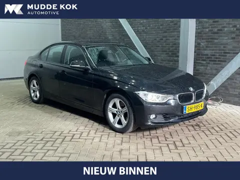 BMW 3-serie 328i xDrive High Executive | Trekhaak | Bi-Xenon | Leder | PDC Voor + Achter | Cruise | 