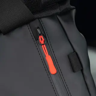 WANDRD Zipper Puller Red