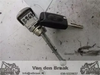 Peugeot 3008 2009-2016 Deurslotcilinder linksvoor