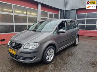 Volkswagen TOURAN 1.6 Easyline met ruilmotor +/- 130000 km