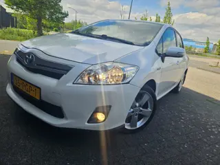 Toyota Auris 1.8 Full Hybrid Dynamic GARANTIE
