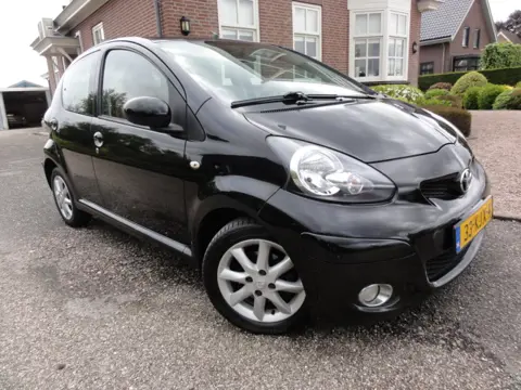 Toyota Aygo 1.0-12V cruise control , Airco ,Leer (bj 2010)