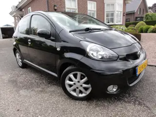Toyota Aygo 1.0-12V cruise control , Airco ,Leer (bj 2010)