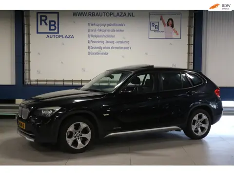 BMW X1 SDrive18i Executive / 1e EIG / NAP / FULL SERVICE / PANO DAK ! ! !