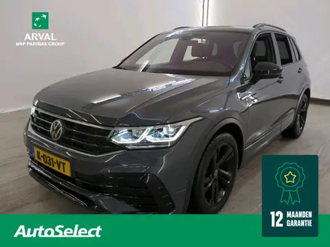 Volkswagen Tiguan 1.5 TSI 150pk Automaat R-Line Business+ | Panoramadak | Leder | Trekhaak | Winter 