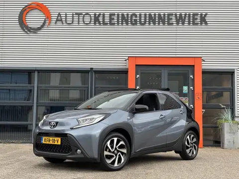Toyota Aygo X 1.0 VVT-i S-CVT Envy / Schuifdak / Stoelverwarming / Automaat / Cruise Control / Apple